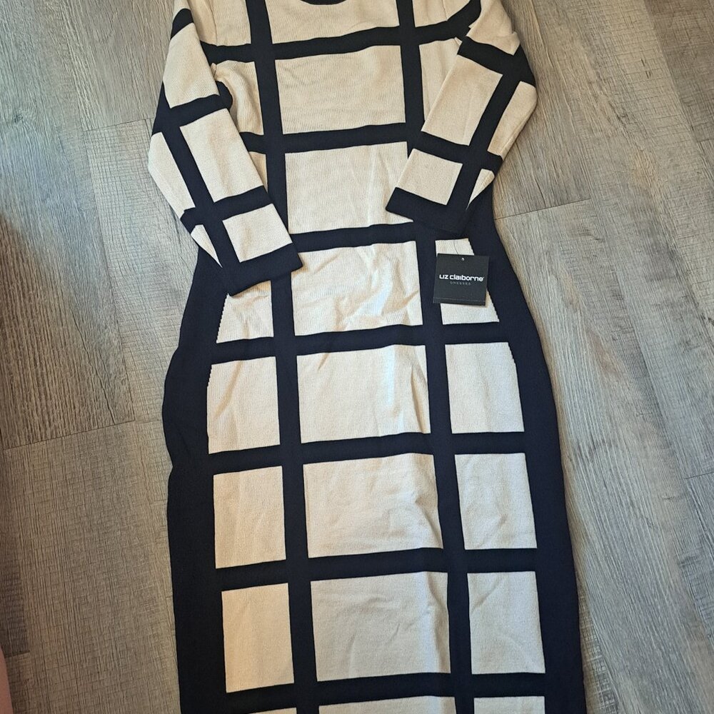 Dress - Picture 2 of 4